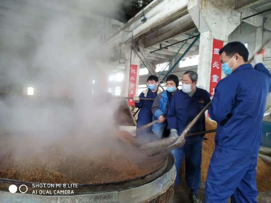 <b>嚴抓疫情防控，堅守手工釀造，心心酒業(yè)有序復(fù)工復(fù)產(chǎn)</b>